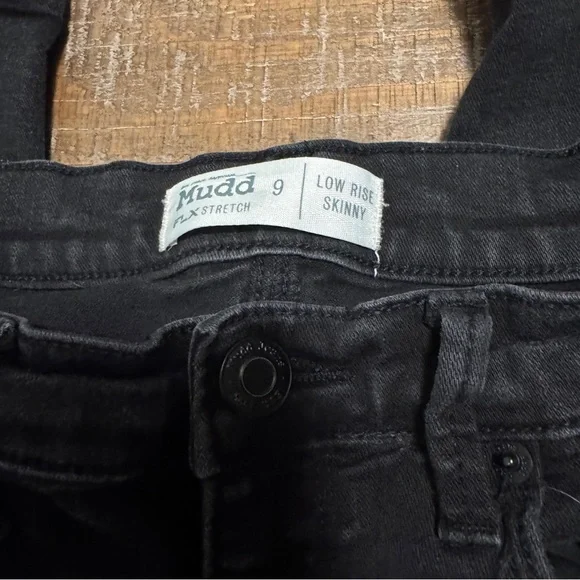 Mudd Women’s Size 9 Low Rise Skinny Black Distressed Jeans FX Stretch - Picture 9 of 14